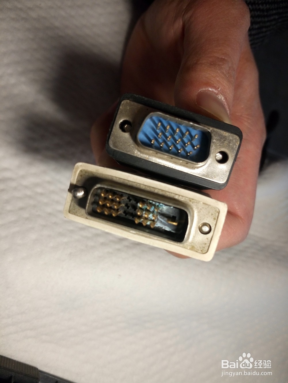 机顶盒如何连接台式电脑显示器和音响