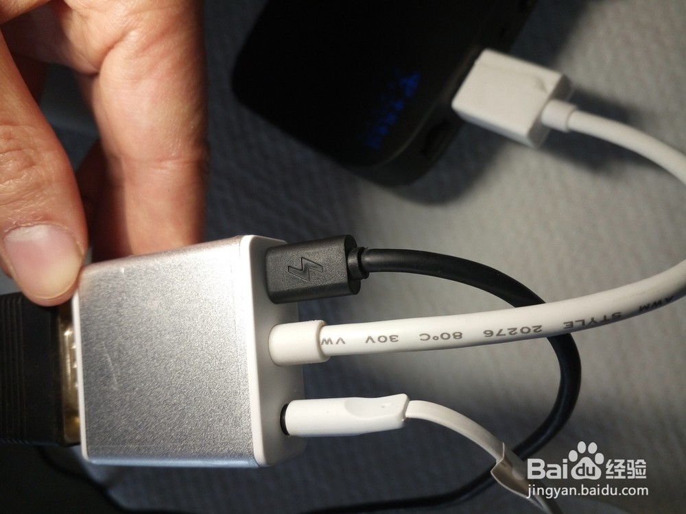 机顶盒如何连接台式电脑显示器和音响