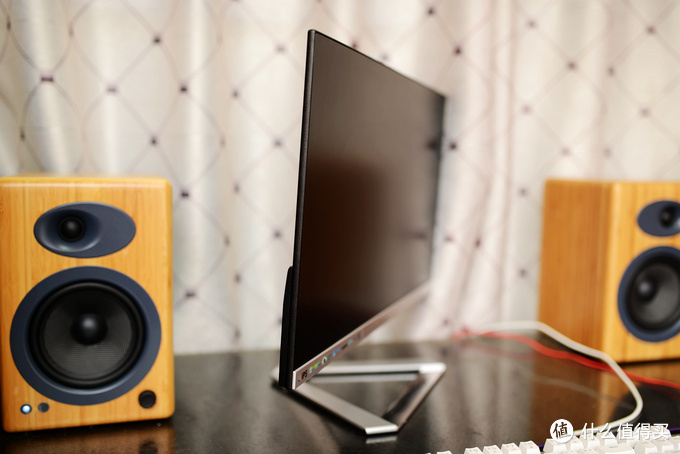 可以和手机比窄，新入手优派超窄边框显示器：ViewSonic 优派 液晶显示器