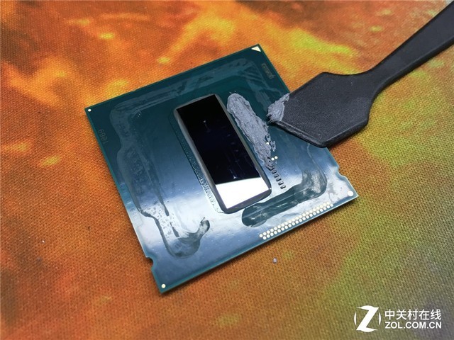 真能暴降30℃？CPU开盖换液金暴力测试 