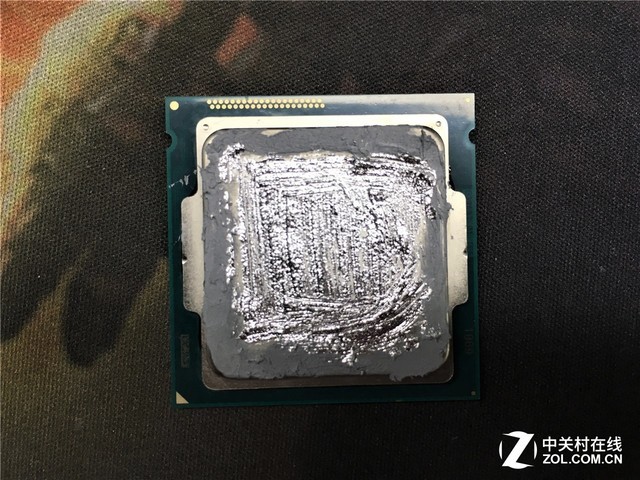 真能暴降30℃？CPU开盖换液金暴力测试 
