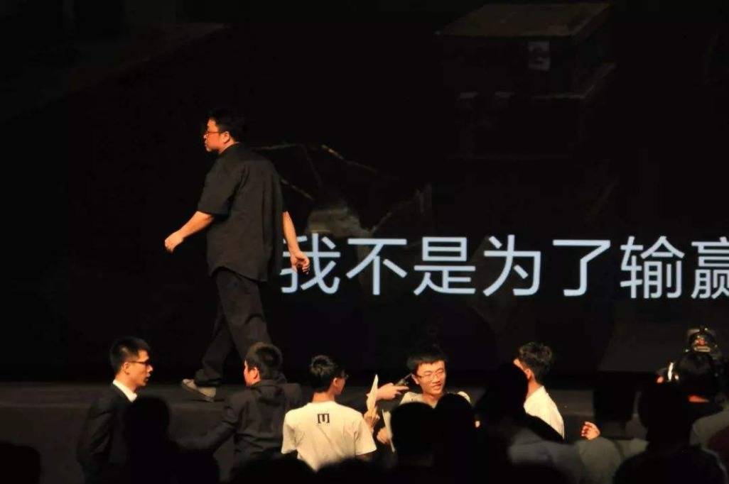 移动电源 充满 自动断电_飞利浦显示器自动断电_系统还原电脑自动断电关闭