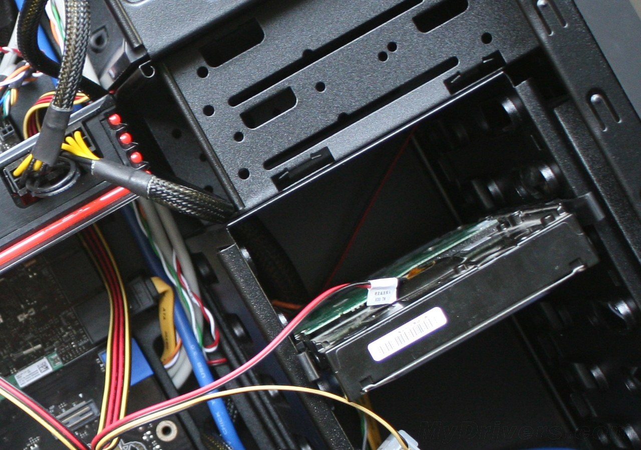 绝尘侠机箱怎么装机械硬盘_爱国者机箱硬盘安装_机箱 固定硬盘