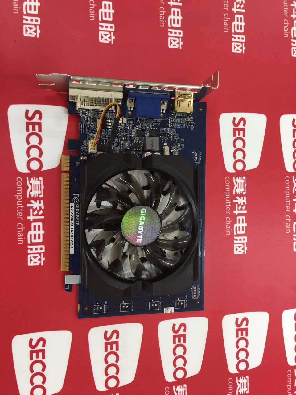 显卡技嘉和七彩虹_影驰七彩虹技嘉哪个好_七彩虹 技嘉显卡