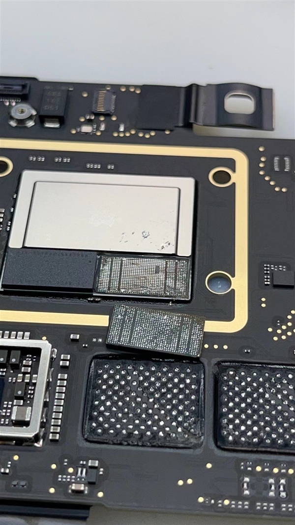 【速搜资讯】中国工程师破解M1！MacBook扩容16GB内存、1TB硬盘