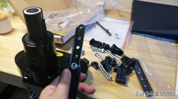 太实用了！无孔显示器也能安装显示器支架，几步轻松搞定