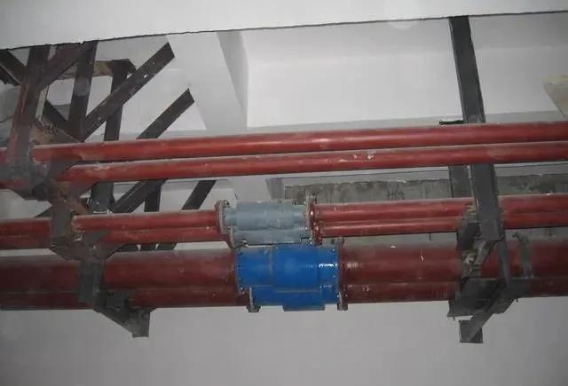 一个想工具箱的盒子,里面有手机支架 鱼骨绕线器_做支架_怎么自己做显示器支架