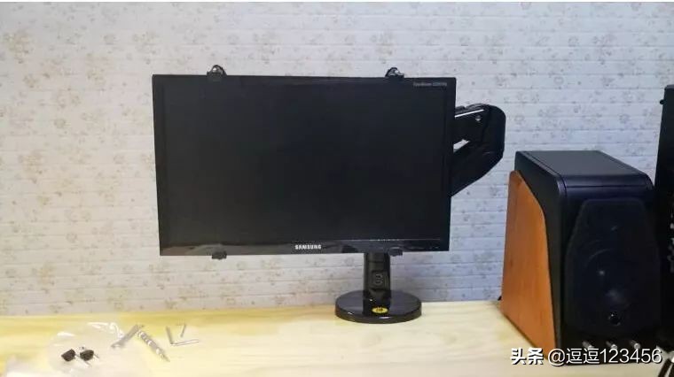 太实用了！无孔显示器也能安装显示器支架，几步轻松搞定