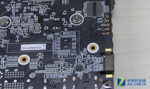 探索新方法 实战用万用表测量核心电压 