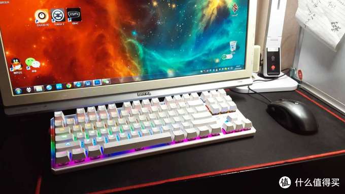 灵逸黑寡妇青轴混光机械键盘