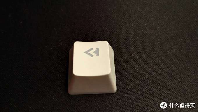 灵逸黑寡妇青轴混光机械键盘
