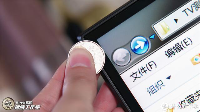 三星玄龙骑士2K电竞显示器评测：240Hz高刷屏+胜利之环呼吸灯亮了