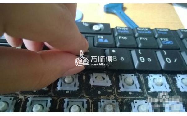 笔记本键盘如何拆解清洗,认人士深入剖析