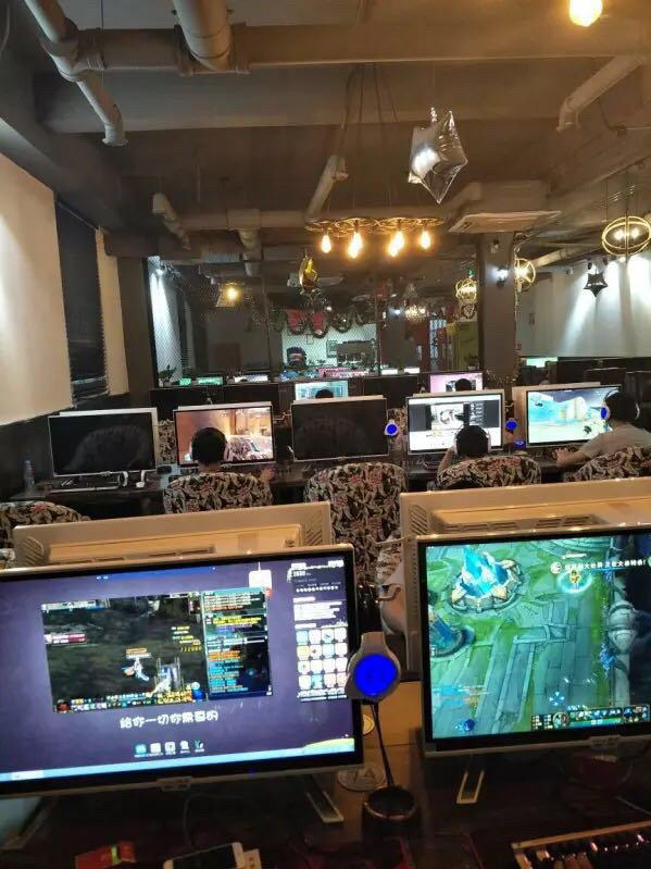 网吧的显示器一般多大_徐州共享网吧显示器多大_一般网吧鼠标垫多大