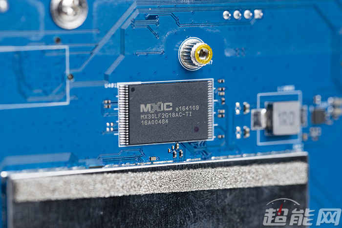 华硕x88拆机后显卡和cpu怎么区分