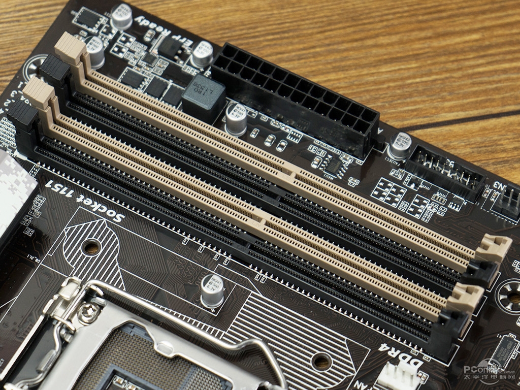 主板内存双通道怎么插_四通道主板_四通道内存 和双通道