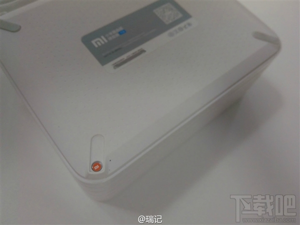 小米路由器换硬盘还是非常简单的？网友拆解教程