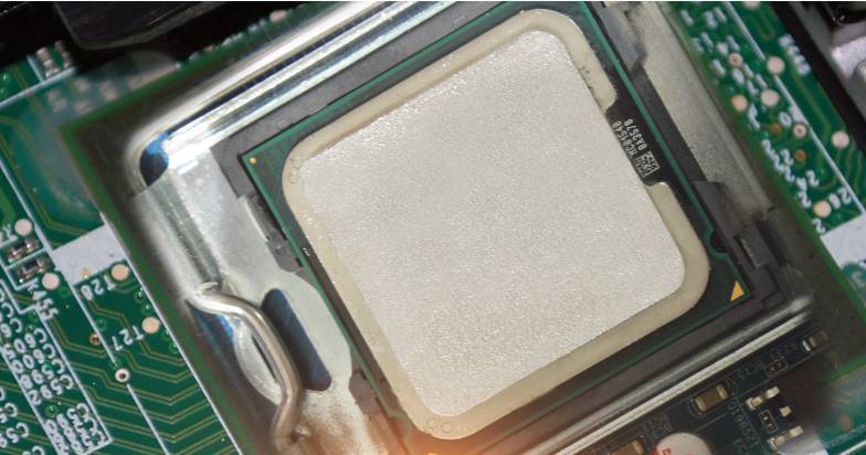 盒装cpu上硅脂的方法CPU表面清理时的注意事项
