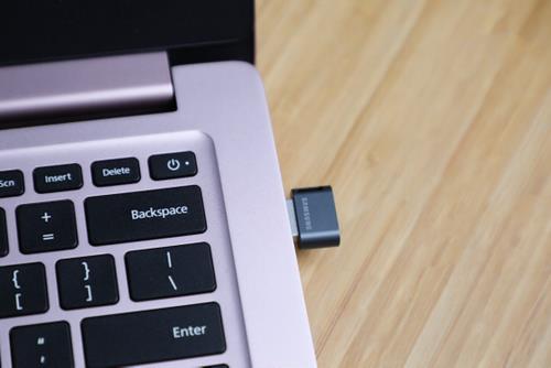 传输在瞬间完成 三星FIT Plus上手：神器