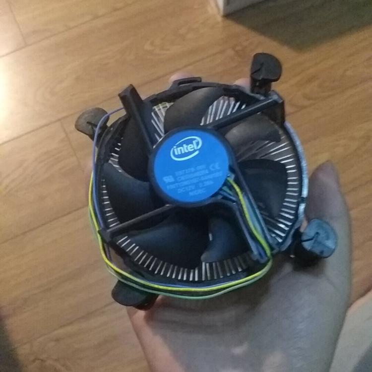 cpu散热 硅胶_cpu 散热膏_cpu散热器的选择