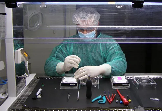 解密硬盘开盘数据恢复价格：一个硬盘开盘数据恢复到底多少成本？