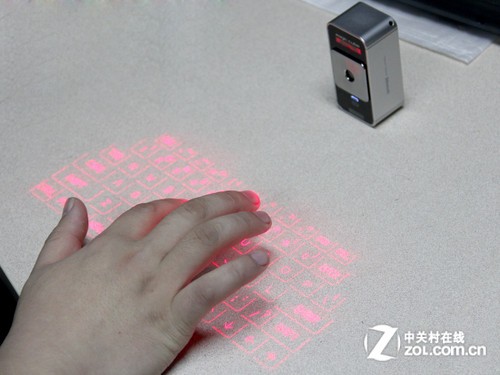 秒杀一切背光 史上最炫虚拟投影键盘评测 