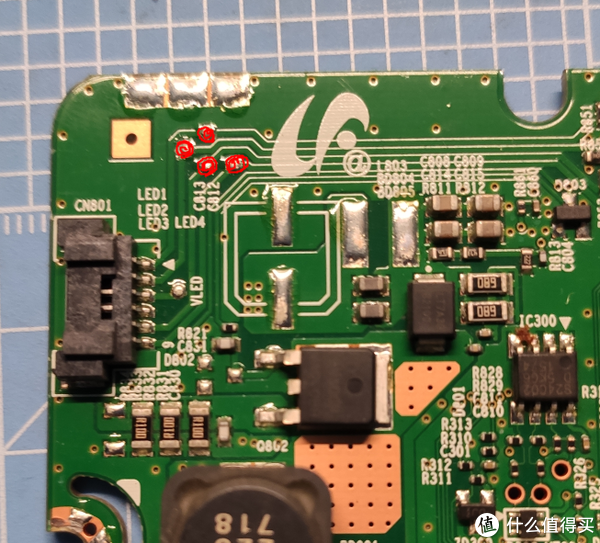 测量4个led灯条引出的触点电压