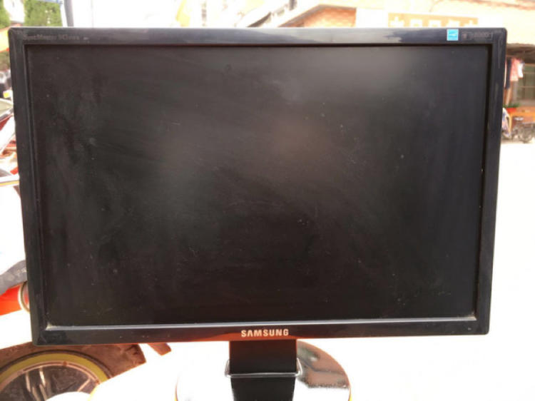 10寸上网本 屏幕显示不全 yy_22寸显示器一般多少钱_一般台式机显示是半高显卡还是全高显卡