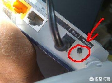 路由器出厂默认的管理密码是什么？如何获取管理员密码