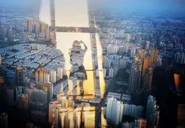 玻璃显示器反光