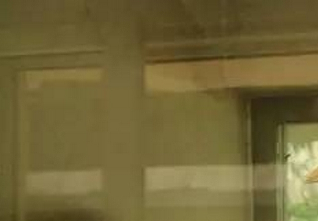 玻璃显示器反光