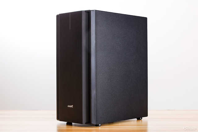 游戏悍将机箱硬盘安装