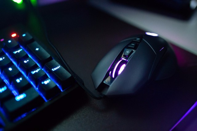 这次全面针对高端网吧！富勒G95游戏鼠标上手体验