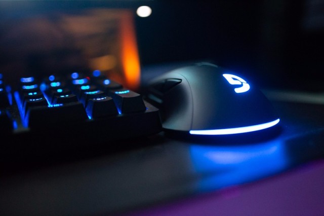 这次全面针对高端网吧！富勒G95游戏鼠标上手体验