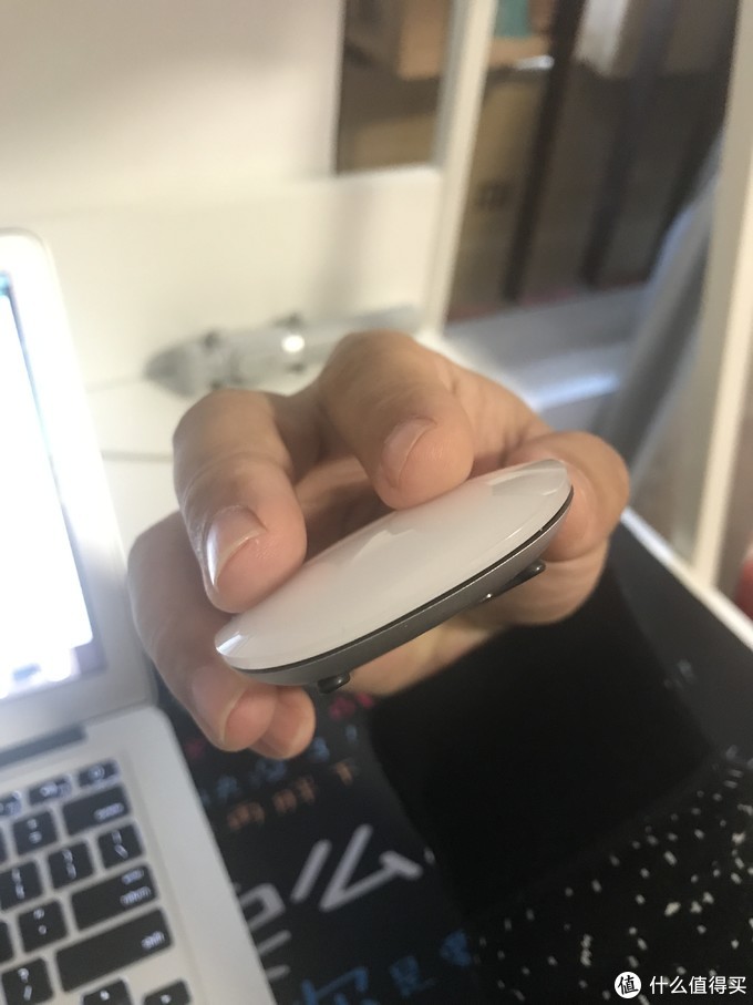 食指与中指完成左键与右键的操作（右键功能需要在系统中手动开启）