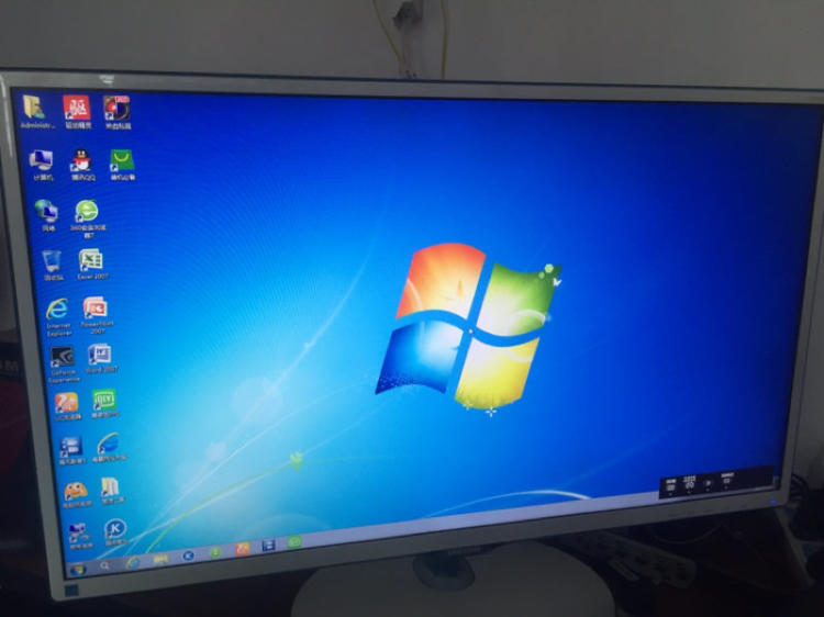 15寸显示器分辨率_32寸显示器用什么分辨率_17寸显示器最佳分辨率