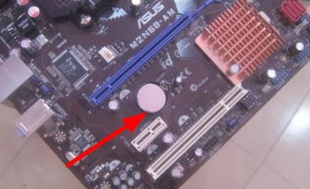 笔记本电脑硬盘指示灯不亮无法开机怎么办