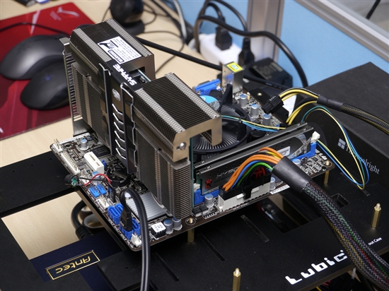 Intel新版BIOSH61M-HGS主板：内存频率提升至2200MHz