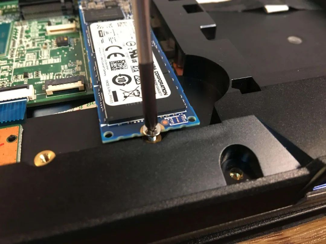 固态硬盘如何安装_y450固态硬盘安装_y450换固态硬盘