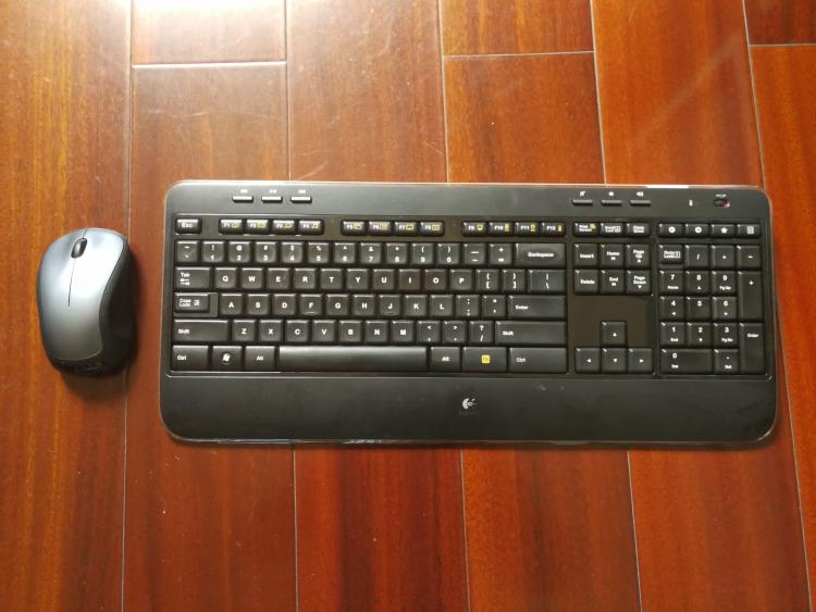 无线键盘没反应鼠标可以用_鼠标键盘是有线的好还是无线的好_黑客鼠标键盘无线和有线哪个好