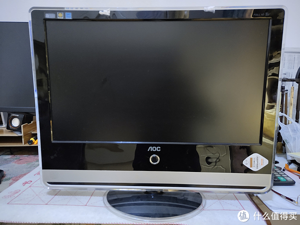 支持HDMI,支持电视模式，还有闭路电视的接口~