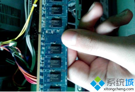 新装电脑显示器无信号怎么办_新组装机显示器无信号怎么解决