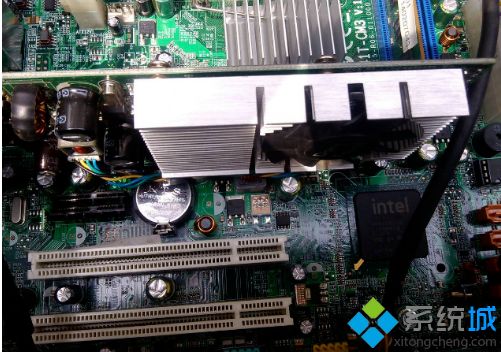 新装电脑显示器无信号怎么办_新组装机显示器无信号怎么解决