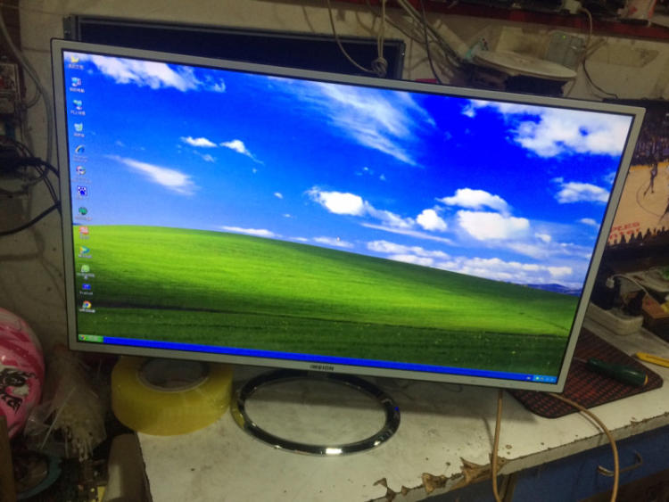 大屏幕拼接器_两台显示器 拼接显示_三个显示器拼接