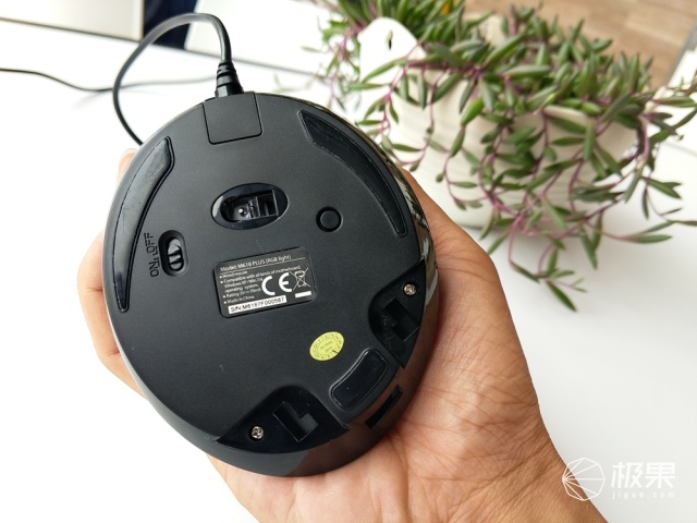 人体工学力作！多彩有线垂直鼠标RGB版体验