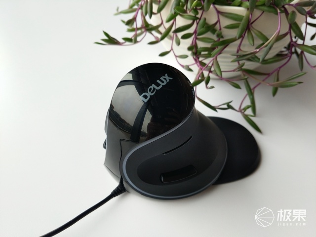 人体工学力作！多彩有线垂直鼠标RGB版体验