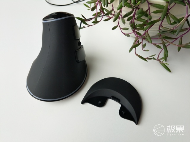 人体工学力作！多彩有线垂直鼠标RGB版体验