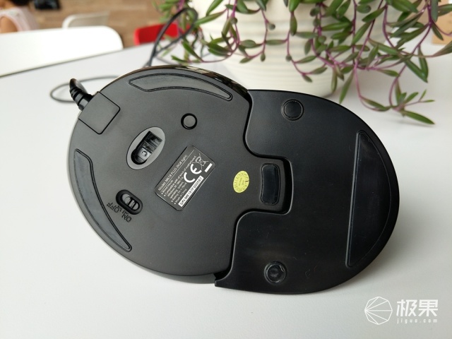 人体工学力作！多彩有线垂直鼠标RGB版体验