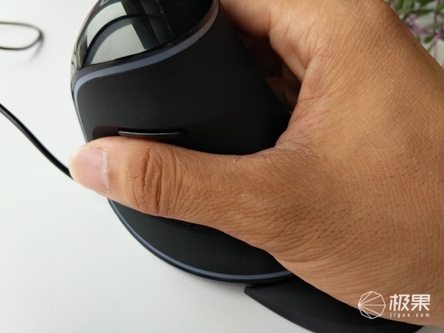 人体工学力作！多彩有线垂直鼠标RGB版体验