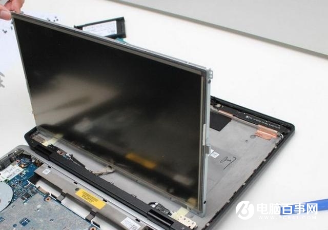 电脑屏幕上有层偏光膜 手欠撕下来可就“瞎”了！